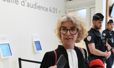 L'avocate de cinq des familles des enfants, Julie Chalumeau, s'adresse à la presse au tribunal de Paris après la relaxe d'un animateur de périscolaire accusé d'agressions sexuelles sur mineurs, le 16 juin 2026 ( AFP / Mehdi FEDOUACH )