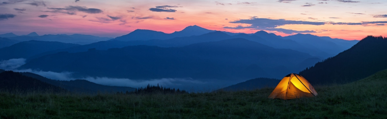 Camping : l’équipement à prévoir pour votre aventure (Crédits photo : Shutterstock)