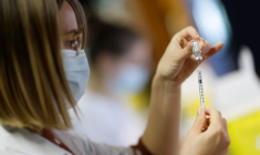 COVID-19: LA HAUTE AUTORITÉ DE SANTÉ PRÉCONISE UNE 3E DOSE POUR LES 40 ANS ET PLUS