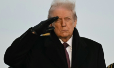 Le président américain Donald Trump lors d'une cérémonie sur la base aérienne de Dover, dans le Delaware, aux Etats-Unis, le 17 décembre 2025  ( AFP / ANDREW CABALLERO-REYNOLDS )