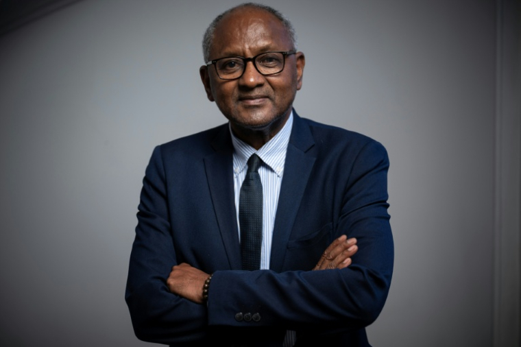 Le diplomate congolais Firmin Edouard Matoko à Paris le 26 septembre 2025 ( AFP / JULIEN DE ROSA )
