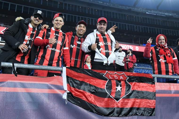 Un club costaricien attaque la FIFA