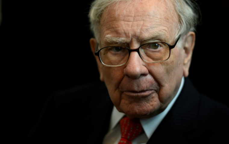 Warren Buffett à Omaha, au Nebraska (centre), le 3 mai 2019 ( AFP / Johannes EISELE )