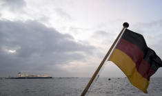 ( POOL / FABIAN BIMMER )