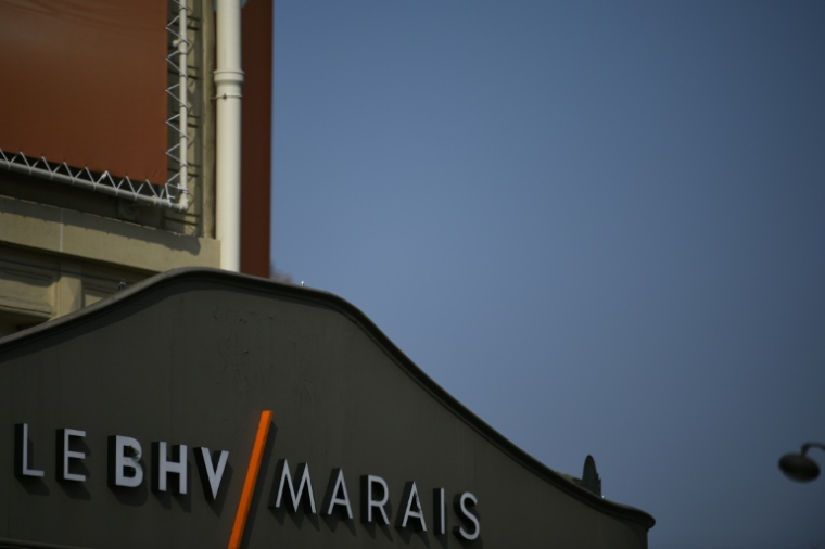 Suscitant un tollé, le géant asiatique a prévu d'ouvrir mercredi son tout premier magasin physique pérenne au BHV, historique grand magasin de Paris, dans un espace de plus de 1.000 m2 ( AFP / MARTIN BUREAU )