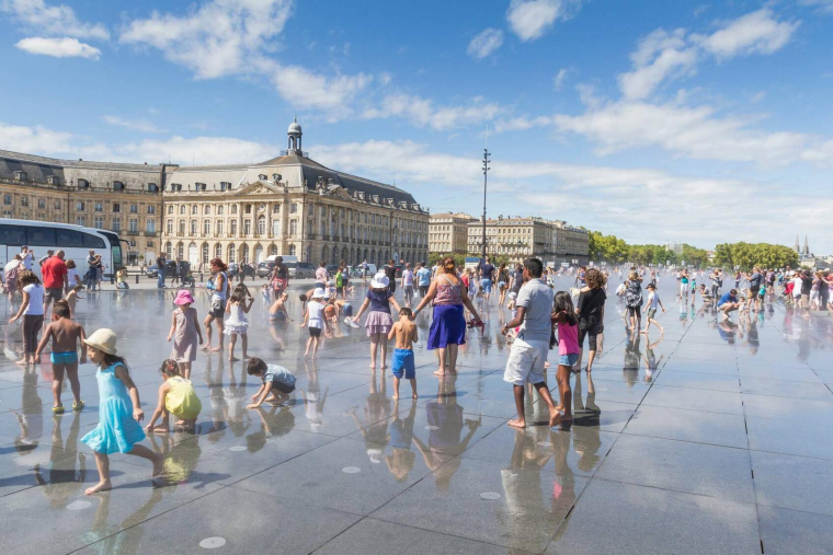 Après Lille, Lyon et Paris, Bordeaux encadre ses loyers - iStock.com / PJPhoto69