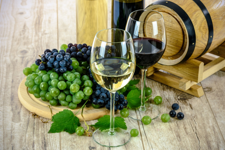 La consommation de vin a baissé en France sur un an. (illustration) (PhotoMIX-Company / Pixabay)
