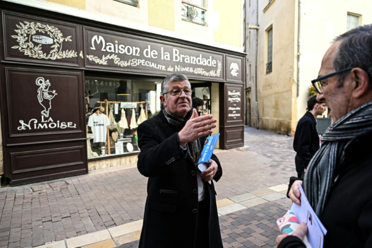 Le LR Franck Proust (C), le 18 mars 2026 à Nîmes où il est candidat à la mairie ( AFP / Gabriel BOUYS )