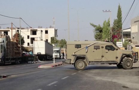 Les forces israéliennes tirent du gaz lacrymogène sur le lieu de la fusillade