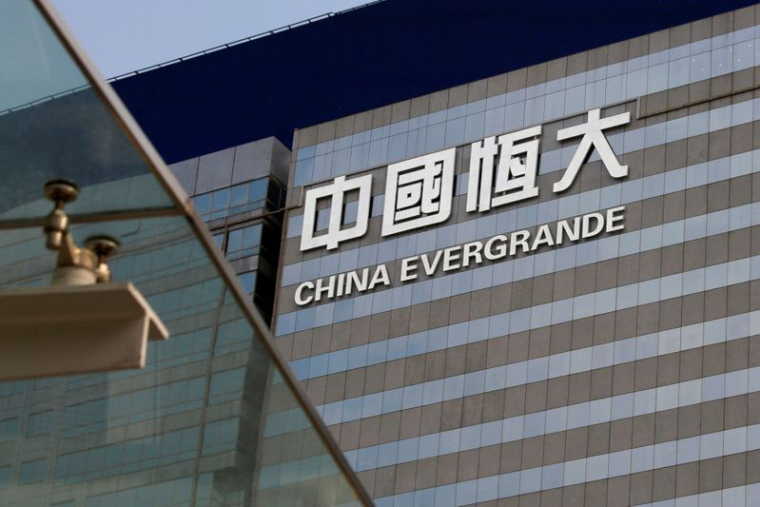 EVERGRANDE MET EN GARDE CONTRE LES RISQUES DE DÉFAUT DE PAIEMENT