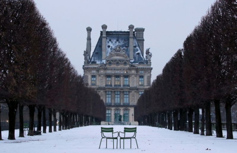 Photo d'archives: La neige et les températures glaciales frappent Paris