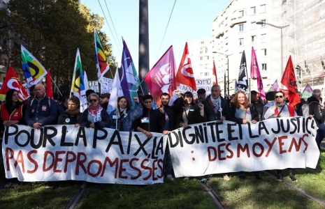 Manifestation contre le coût de la vie et la hausse des prix du carburant, à Paris