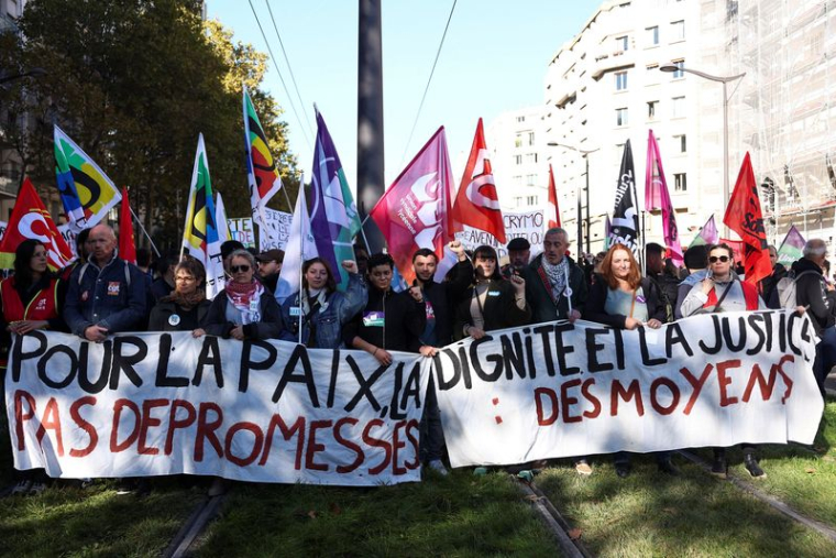 Manifestation contre le coût de la vie et la hausse des prix du carburant, à Paris