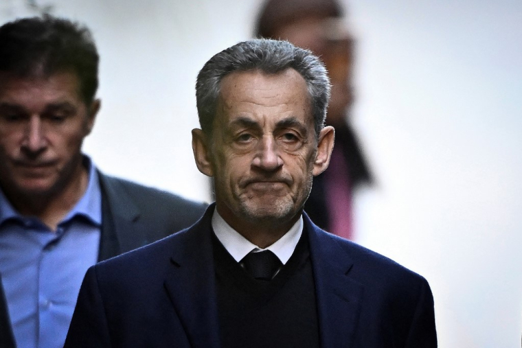 Nicolas Sarkozy à Paris, le 21 octobre 2025. ( AFP / JULIEN DE ROSA )