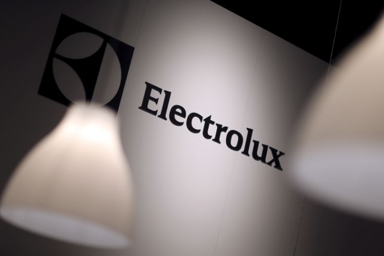 ELECTROLUX PLOMBÉ PAR LA PÉNURIE DE PUCES AU TROISIÈME TRIMESTRE, AVERTIT POUR 2022