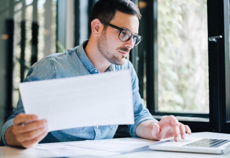 Vous avez trop versé aux impôts et vous trouvez que le remboursement tarde trop. On vous explique pourquoi. ( Crédits : ©  Moon Safari - stock.adobe.com)