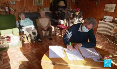 Covid-19 en France : vaccination difficile pour les personnes âgées et isolées