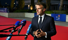 Emmanuel Macron à son arrivée à Ayia Napa, à Chypre, le 23 avril 2026 ( AFP / NICOLAS TUCAT )