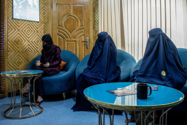 Une clinique de beauté de Kaboul, le 13 août 2025 ( AFP / Wakil KOHSAR )