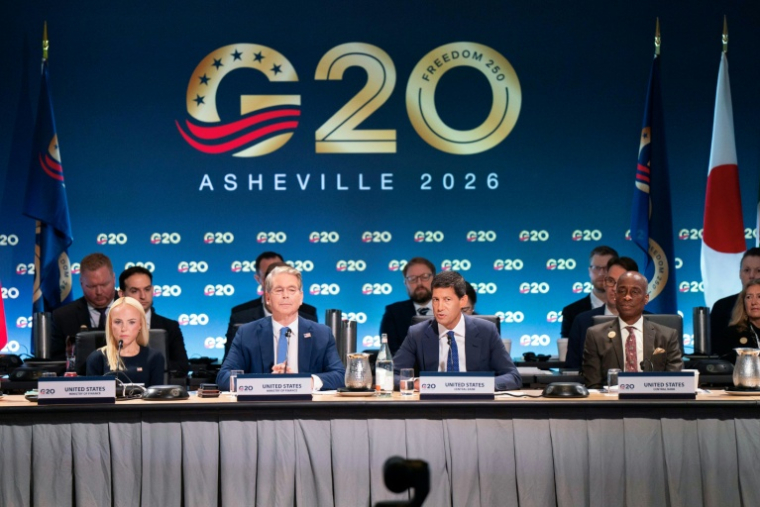 Le secrétaire américain au Trésor, Scott Bessent (2e g), et le président de la Réserve fédérale américaine, Kevin Warsh (2e d), lors de la réunion des ministres des Finances et des gouverneurs de banques centrales du G20 à Asheville, en Caroline du Nord, le 31 août 2026 ( AFP / Allison Joyce )