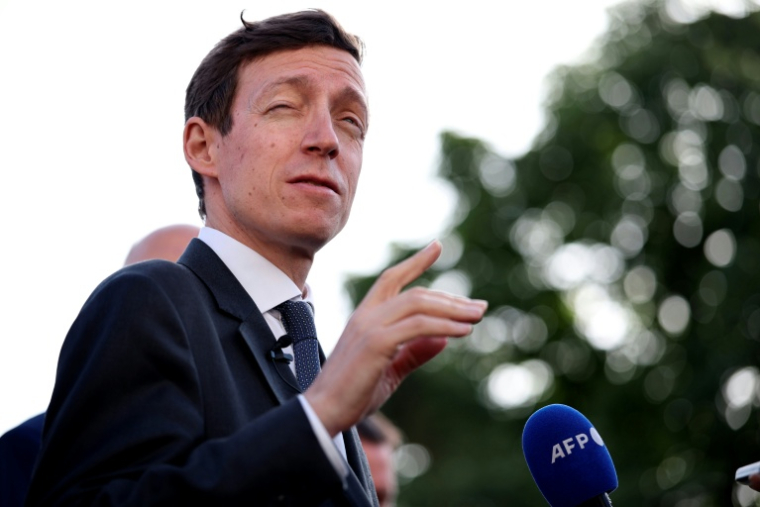 Le ministre de l'Education, Edouard Geffray, s'adresse aux journalistes au lycée Louis-Armand, à Nogent-sur-Marne (Val-de-Marne), le 15 juin 2026 ( AFP / SIMON WOHLFAHRT )