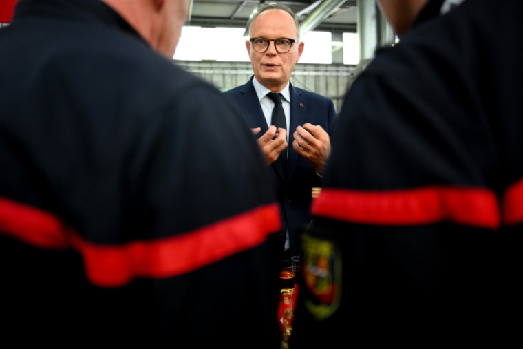 Édouard Philippe, candidat du parti Horizons à l'élection présidentielle de 2027, s'exprime lors d'une visite au Congrès national des pompiers à La Roche-sur-Foron, le 1er octobre 2026 ( AFP / OLIVIER CHASSIGNOLE )