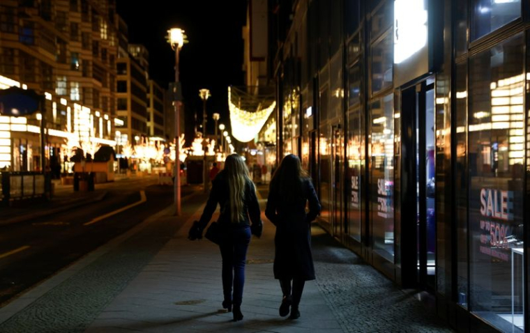 LES SERVICES PÈSENT ENCORE MAIS L'ESPOIR REVIENT