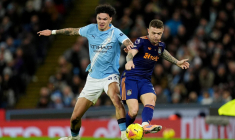 Manchester City s’impose face à Newcastle et revient à deux points d’Arsenal