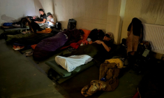Des personnes passent la nuit dans un abri en béton lors d'un exercice à Grums, en Suède, le 25 septembre 2026 ( AFP / Jonathan NACKSTRAND )