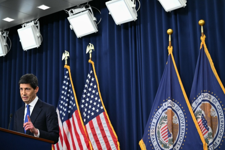 Le patron de la Fed, Kevin Warsh, donne une conférence de presse, le 16 septembre 2026 à Washington ( AFP / SAUL LOEB )
