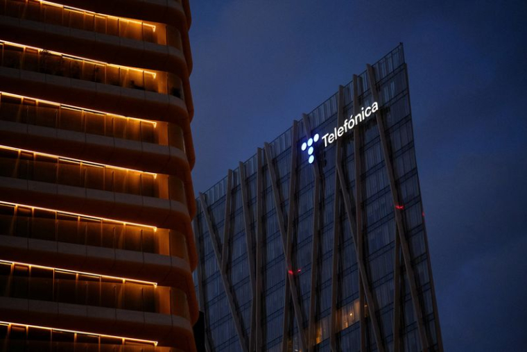 Le logo de Telefonica est affiché à son siège social à Barcelone