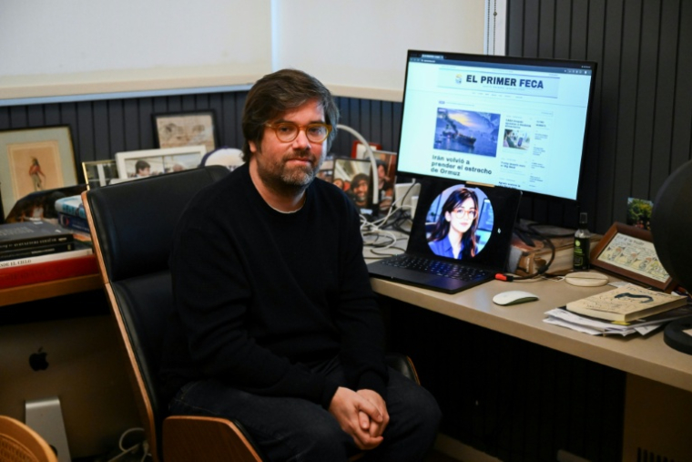 Santiago Siri, créateur d'"El Primer Feca", un média argentin réalisé avec l'intelligence artificielle, lors d'un entretien avec l'AFP à Buenos Aires, le 18 septembre 2026 ( AFP / Luis ROBAYO )