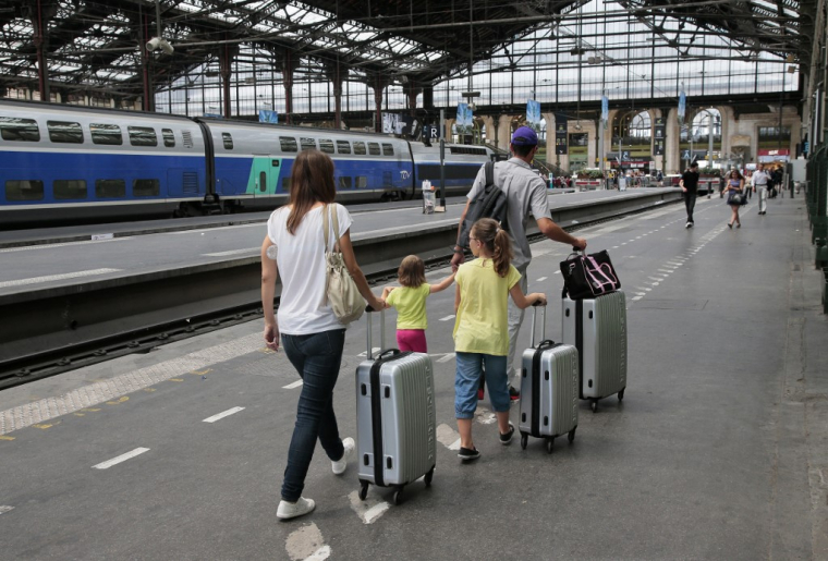 Il reste encore 40% des billets en vente pour le mois de juillet, et 75% pour le mois d'août.   ( AFP / JACQUES DEMARTHON )