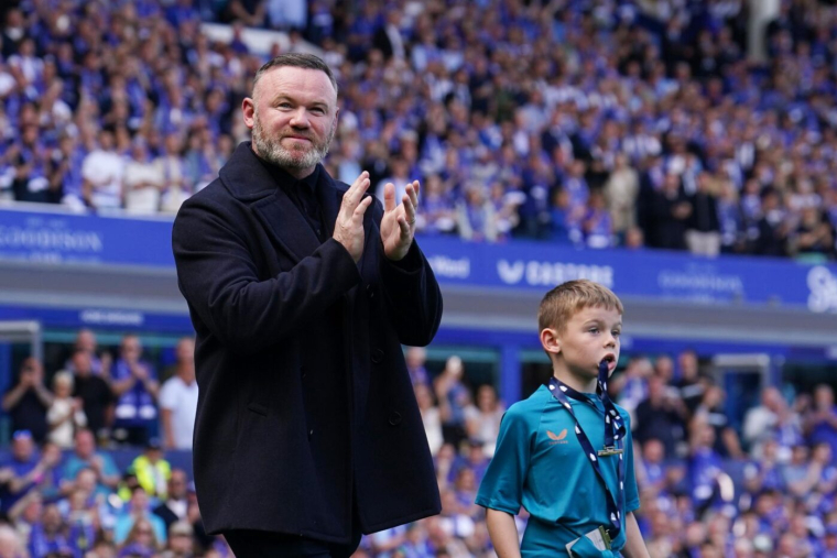 Wayne Rooney répond aux critiques de Tom Brady