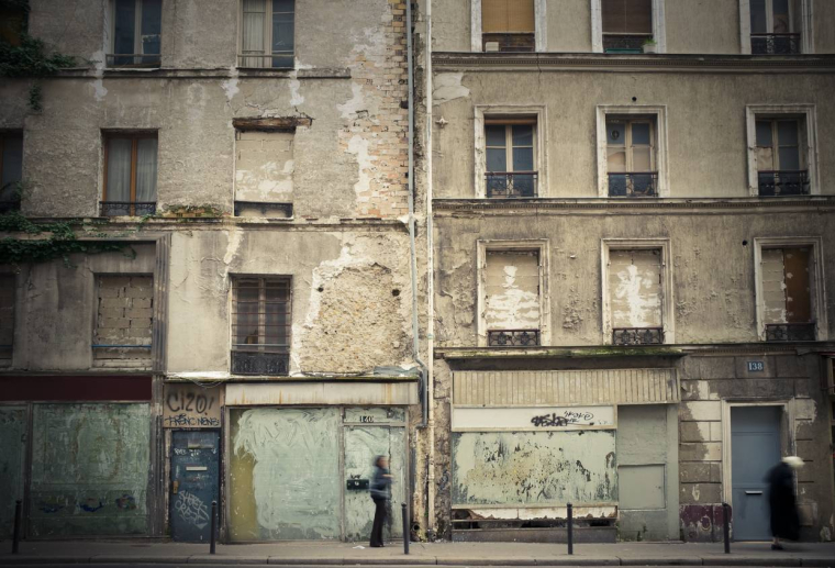 Halte aux squats ! - iStock-IvanBastien