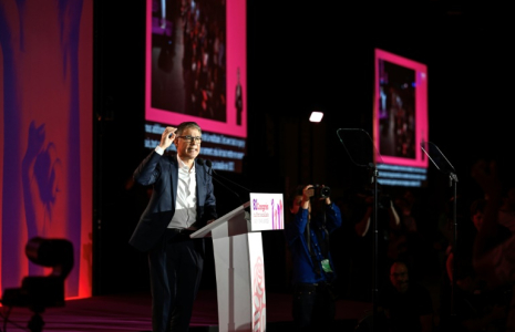Le premier secrétaire du PS Olivier Faure s'exprime lors du congrès de son parti, le 15 juin 2025 à Nancy  ( AFP / Jean-Christophe VERHAEGEN )