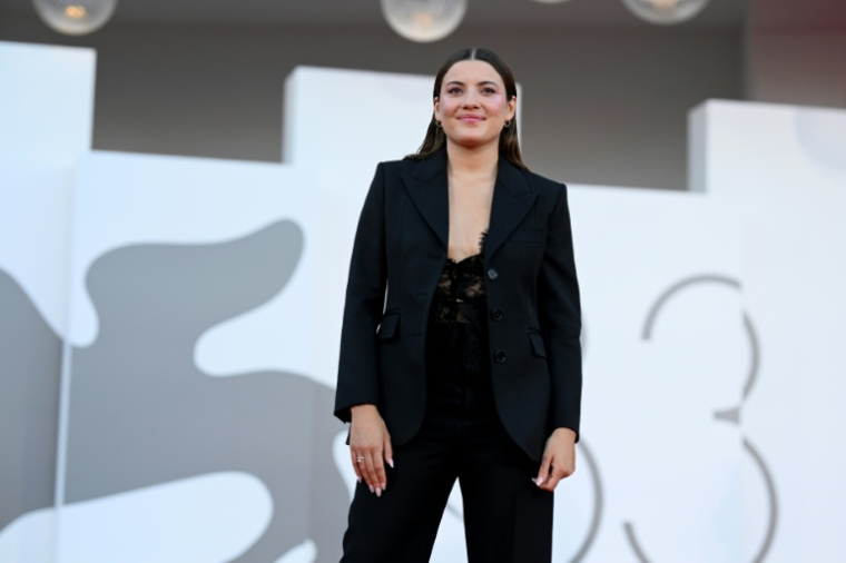 L'actrice française Malou Khebizi, récompensée du prix Marcello Mastroianni du meilleur espoir à la Mostra de Venise, le 12 septembre 2026 ( AFP / Tiziana FABI )