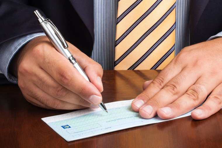 Peut-on encore encaisser un chèque après un an ? / iStock.com - canbedone