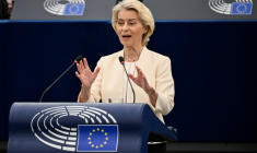 European Commission President Ursula von Ursula von der Leyen a dévoilé mercredi des propositions très attendues pour protéger les enfants et adolescents en ligne en Europe ( AFP / Jean-Christophe VERHAEGEN )