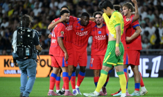 Le capitaine du PSG Vitinha (c), auteur du but de la victoire à Nantes, le 17 août 2025  ( AFP / Sebastien Salom-Gomis )