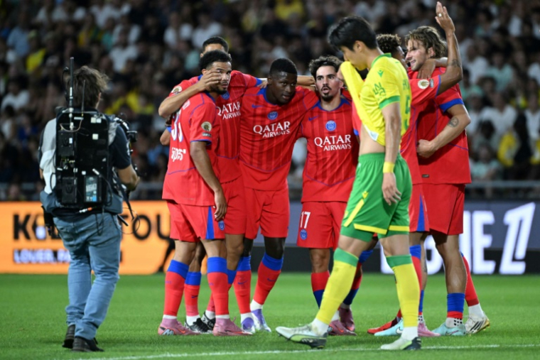 Le capitaine du PSG Vitinha (c), auteur du but de la victoire à Nantes, le 17 août 2025 ( AFP / Sebastien Salom-Gomis )