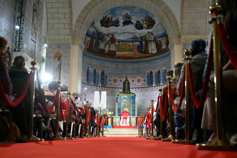 Le pape Léon XIV assiste à une rencontre avec la communauté algérienne dans la basilique Notre-Dame d’Afrique, à Alger, le 13 avril 2026 ( AFP / Alberto PIZZOLI )