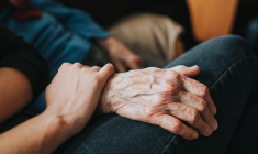 Le canal utilisé pour transmettre un ordre de vente peut avoir une incidence sur les frais de courtage. ( crédit photo : Getty Images )