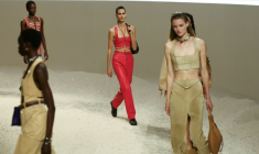 Présentation des créations Hermès pour la collection Prêt-à-porter Femme Printemps-Été 2026 lors de la Fashion Week de Paris, le 4 octobre 2025 ( AFP / Thibaud MORITZ )