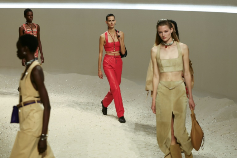 Présentation des créations Hermès pour la collection Prêt-à-porter Femme Printemps-Été 2026 lors de la Fashion Week de Paris, le 4 octobre 2025 ( AFP / Thibaud MORITZ )