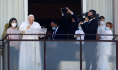 PREMIÈRE APPARITION PUBLIQUE DU PAPE DEPUIS SON OPÉRATION
