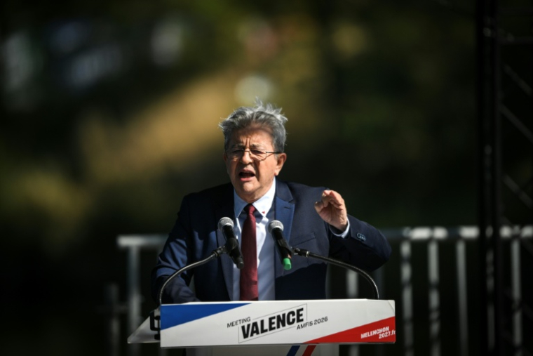 Jean-Luc Mélenchon lors de son discours de clôture des universités d'été de LFI, à Châteauneuf-sur-Isère, dans la Drôme, le 23 août 2026 ( AFP / OLIVIER CHASSIGNOLE )