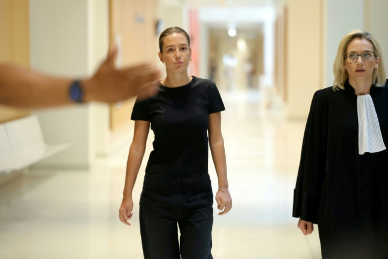 L'actrice Adèle Exarchopoulos et son avocate, Me Marie Grimaud, au tribunal de Paris le 29 juin 2026 ( AFP / Thomas SAMSON )
