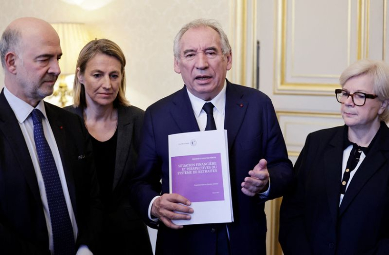 Pierre Moscovici, premier président de la Cour des comptes française, présente à Paris les résultats du rapport sur les retraites