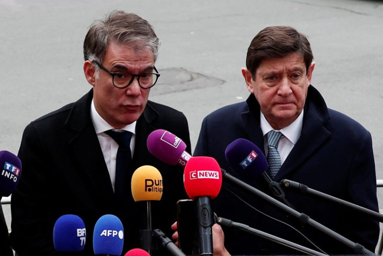 Le premier secrétaire du PS, Olivier Faure et le sénateur Patrick Kanner avant une réunion dans le cadre de consultations visant à nommer un nouveau Premier ministre